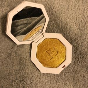 Fenty highlighter *on hold*